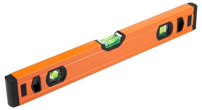 Aluminiowa poziomnica 40 cm z trzema libellami NEO TOOLS to praktyczny wybór do montażu drzwi, okien i konstrukcji.